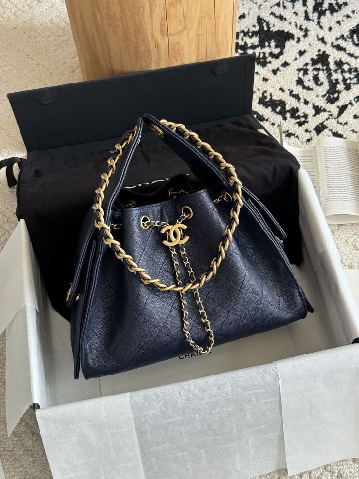 Chanl25 Elegance Quilted Chain Tote - ARGENTO STORE