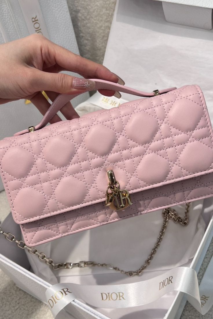 The Signature Quilted Chain Shoulder Bag - ARGENTO STORE