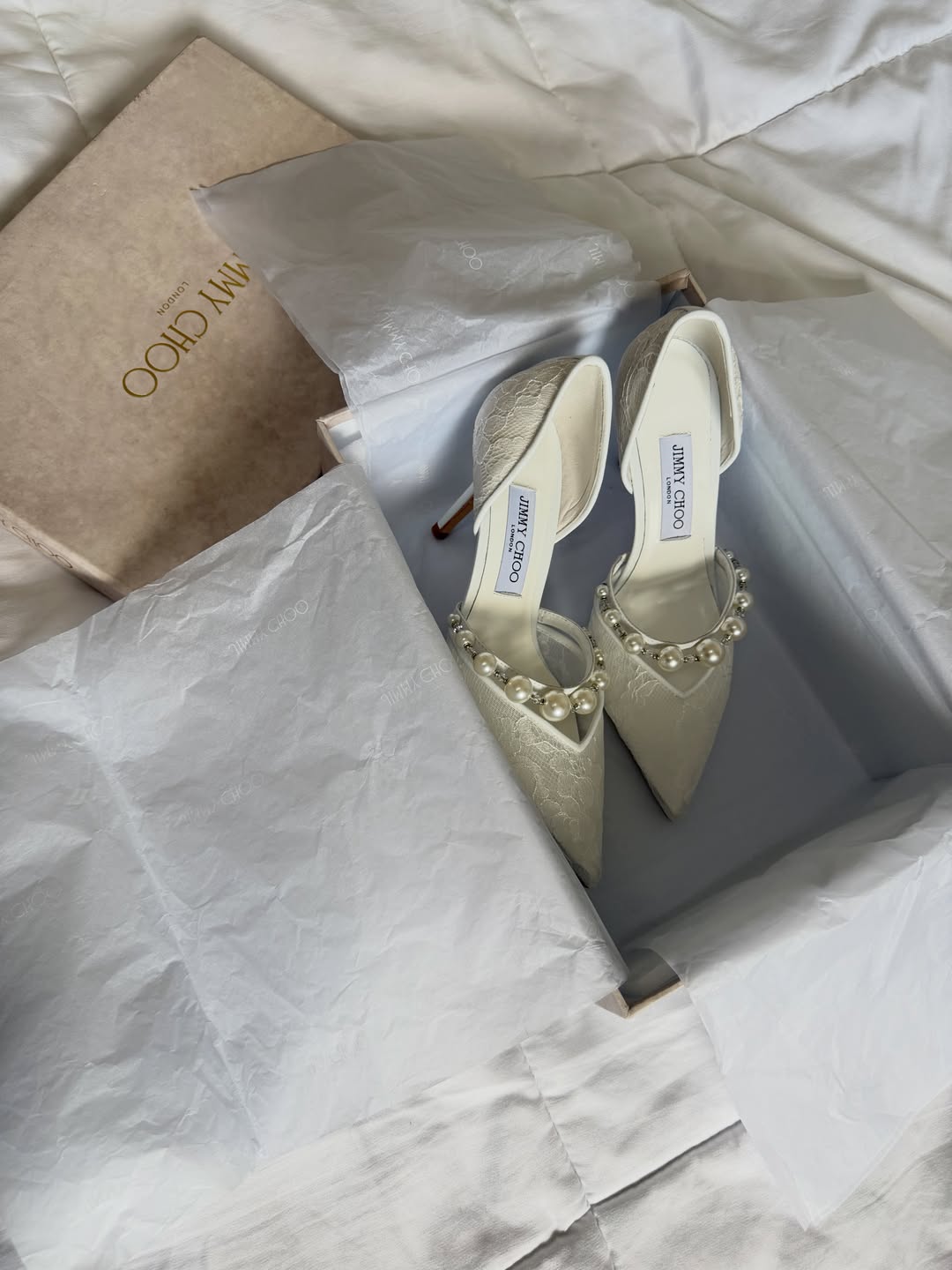 Luxury Lace & Pearl Pointed-Toe Bridal Pumps