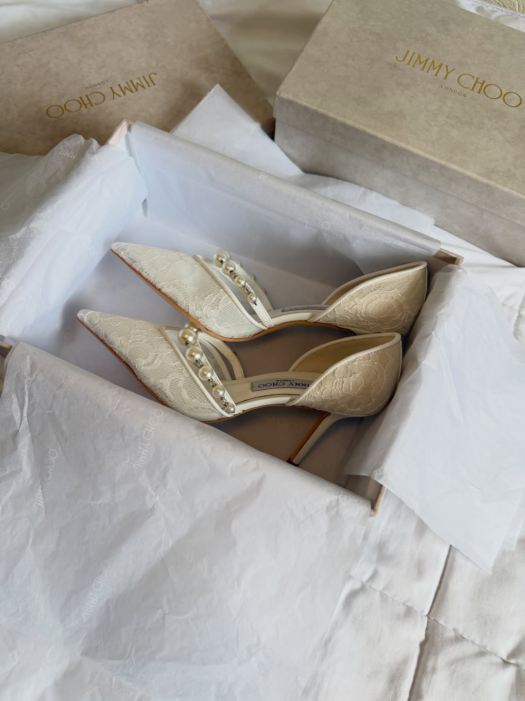 Luxury Lace & Pearl Pointed-Toe Bridal Pumps