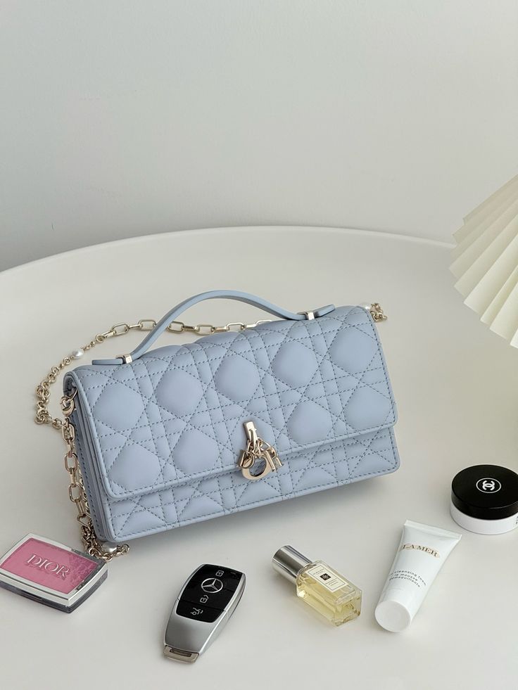 The Signature Quilted Chain Shoulder Bag - ARGENTO STORE