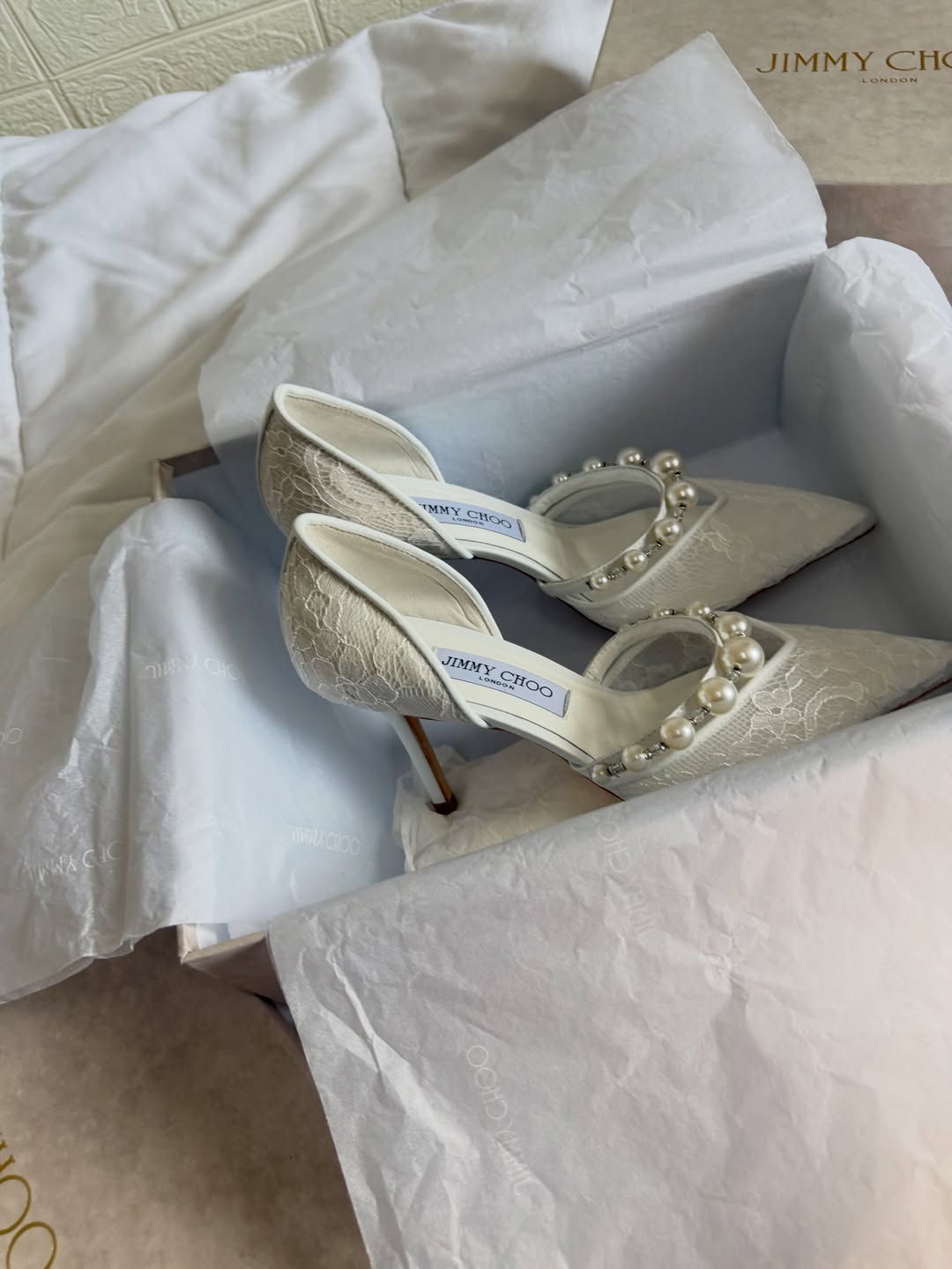 Luxury Lace & Pearl Pointed-Toe Bridal Pumps